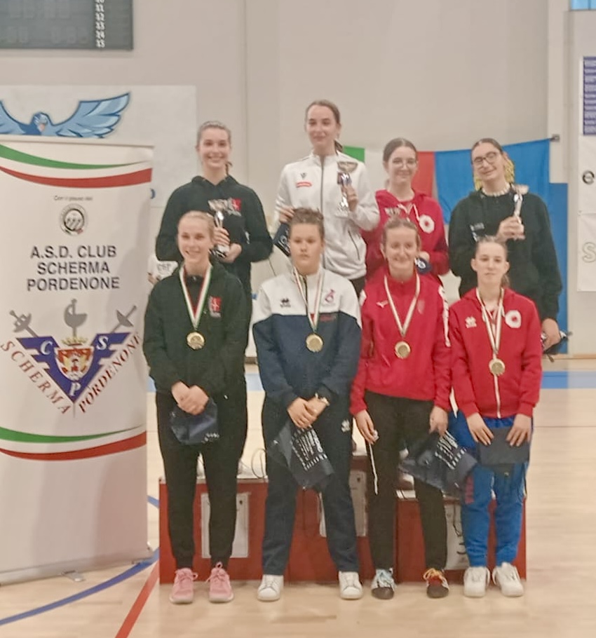 Il podio della gara Giovani di spada femminile alla 1ª prova di qualificazione regionale di Pordenone 2026